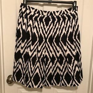 Talbot’s Black and White Pleated Skirt Size 14